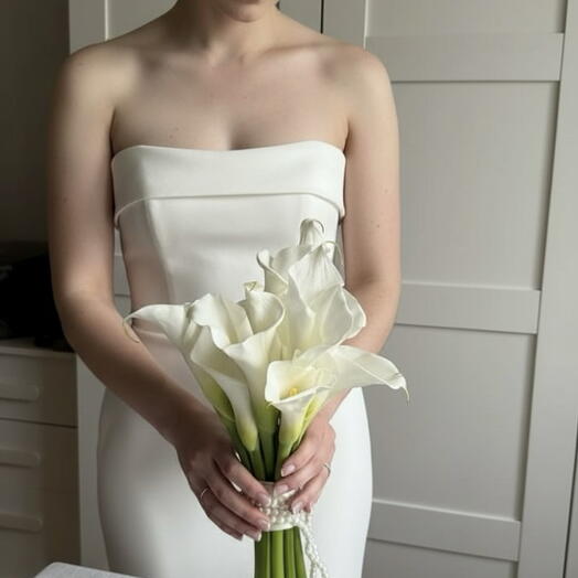 Bridal flowers bouquet with calla lilies
