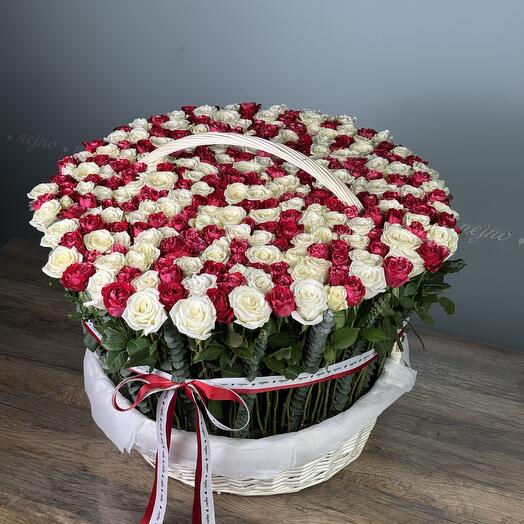 Red/White Roses Basket