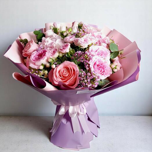 Роскошный букет розовых роз-1102