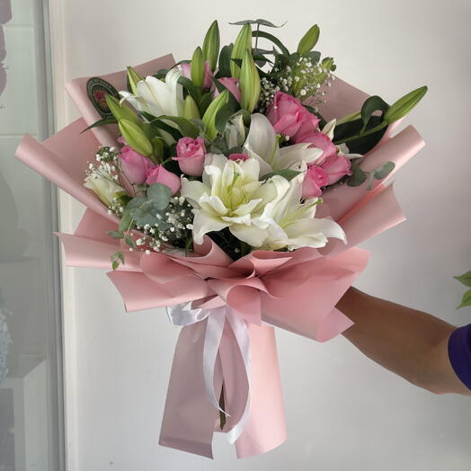 Luxury Bouquet of 11 Pink Roses   5 White Lilies – Elegant Floral Gift
