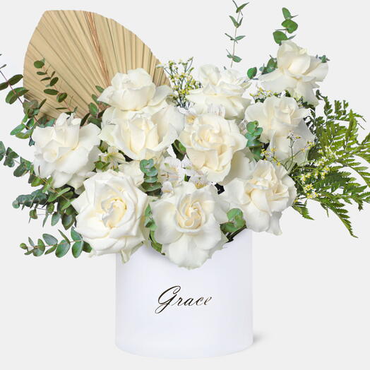 Révérence blanche dans une grande boîte