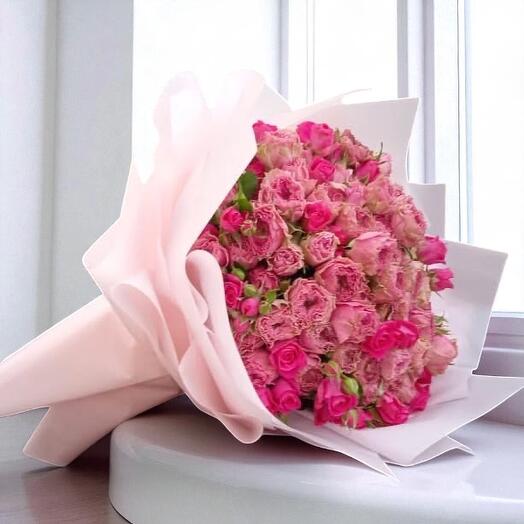 Mix pink blooms Spray Roses Bouquet