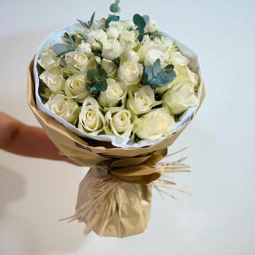 WHITE ROSES EUCALY