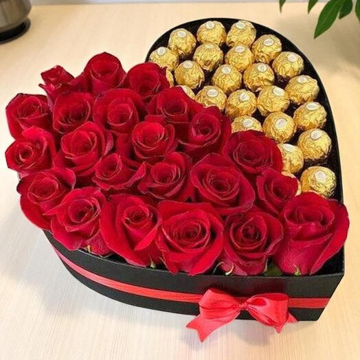 Шоколад Ferrero, красные розы в средней коробке