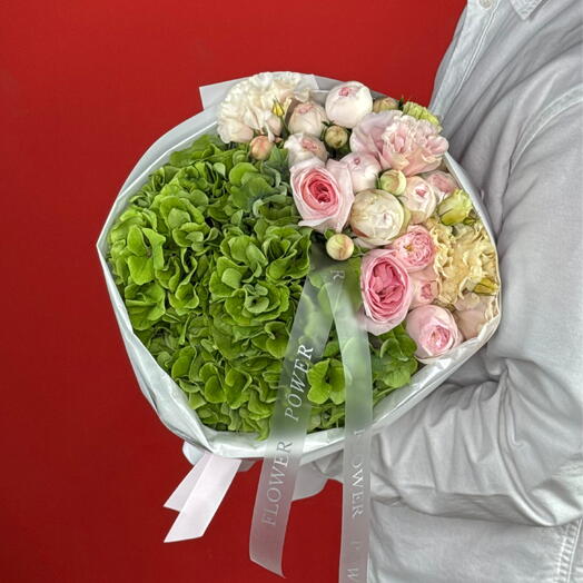 Mint Dream: Small Bouquet of Hydrangeas, Roses and Eustomas