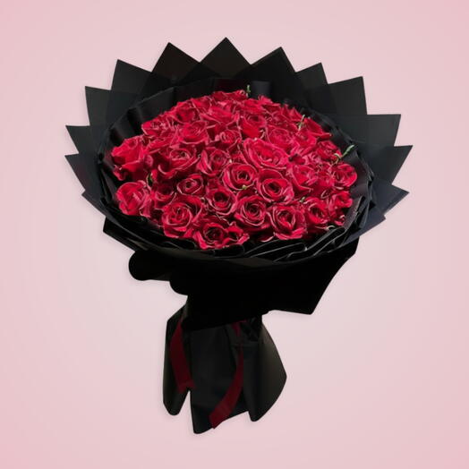 Романтическая любовь : 30 красных роз