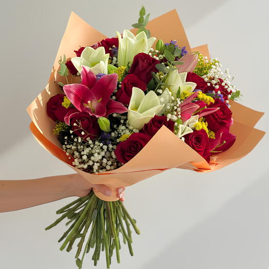 Красные розы, лилия