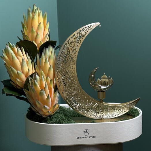 Golden Noor Crescent Arrangement