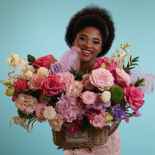 Весенний румянец - цветочная корзина к женскому дню