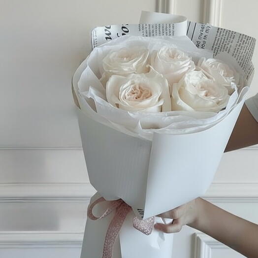 Ramo de flores con 5 rosas