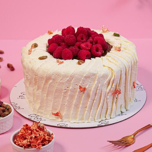 Pistachio praline cake