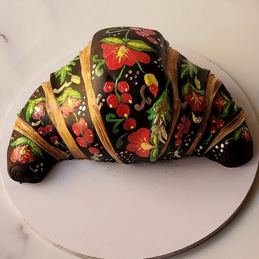 Croissant shape Khohloma 3D cake