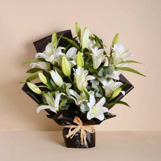 Букет белых лилий
