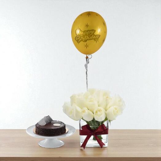 Ваза с вечной белой розой   Комбо ко дню рождения с шоколадным тортом – элегантный подарок с воздушным шаром