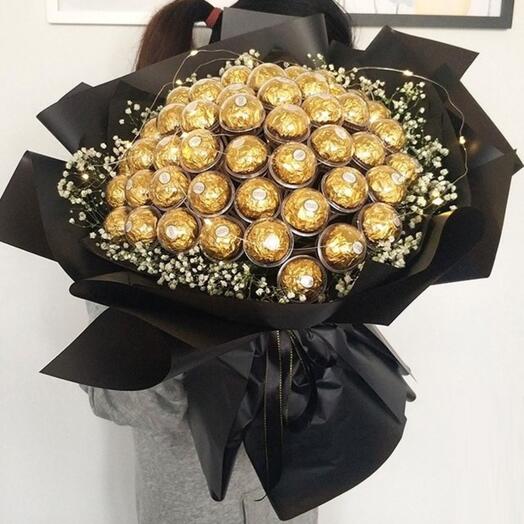 Роскошная шоколадная композиция Ferrero Rocher