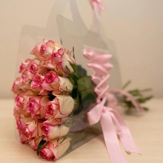 Премиум 20 розовых роз в роскошной цветочной сумке