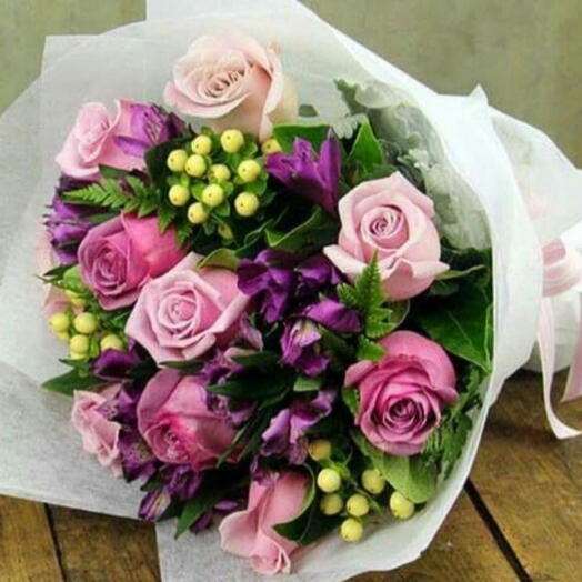 Букет пурпурно-розовых роз