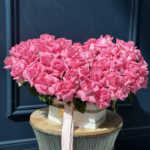 Rosas francesas en una caja con forma de corazón "Sentimientos puros"