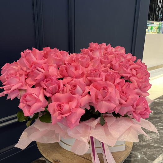 Rosas francesas en una caja en forma de corazón "Amor Sin Reglas"