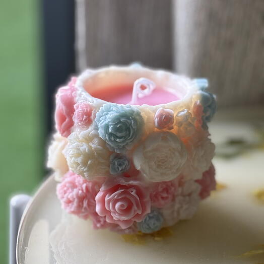 شمعة معطرة على شكل زهور