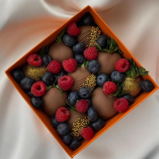 Golden Strawberries in milk chocolate