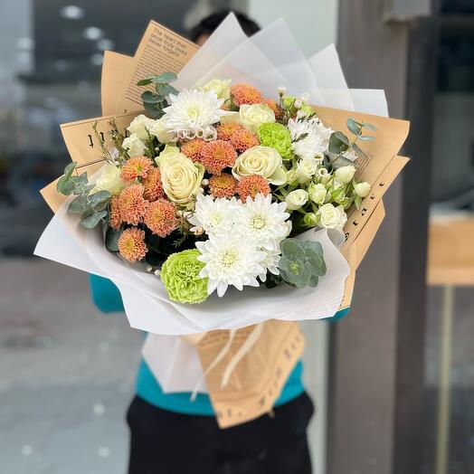 Sweet Glow Champagne Daisy Hand Bouquet