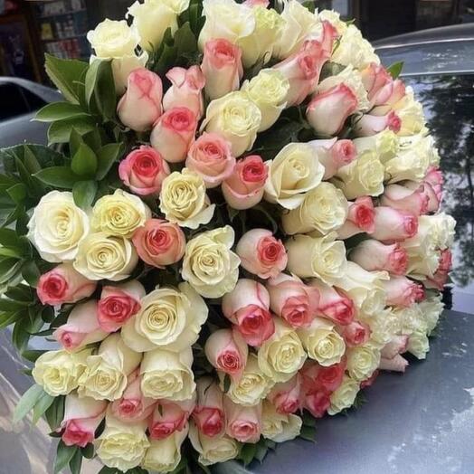 Bouquet de 101 roses blanches et jumelia