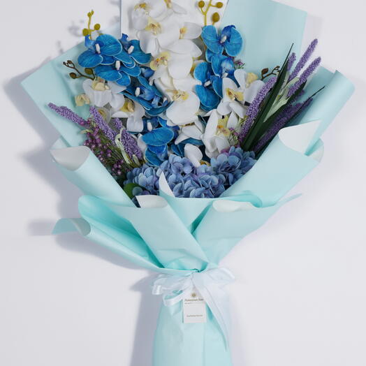 Элегантная синяя орхидея