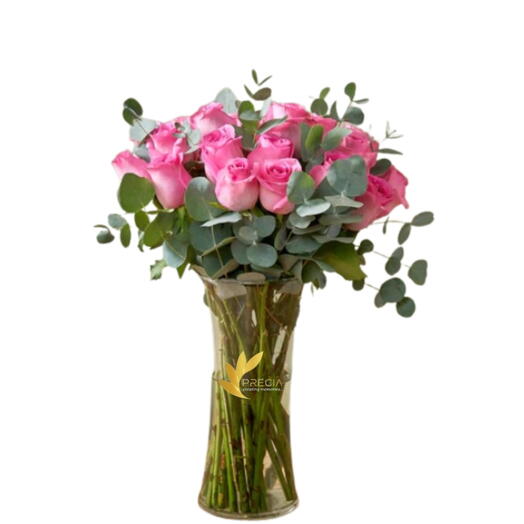 20 розовых роз в вазе