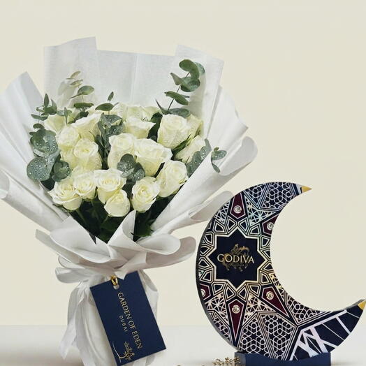Элитные белые розы   Подарочная коробка Godiva  Роскошная доставка цветов в Дубае