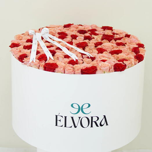 Коробка Delight с красными и розовыми розами