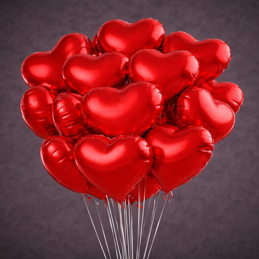 مجموعة من 21 بالونًا أحمر على شكل قلب من رقائق الألومنيوم