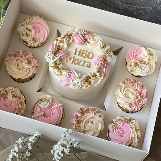 Пора распродажи мини-тортиков с 8 капкейками