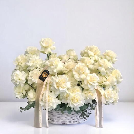 Blossom - Корзина с белыми розами