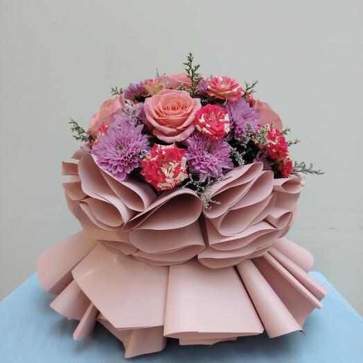 Трендовый элегантный розовый букет