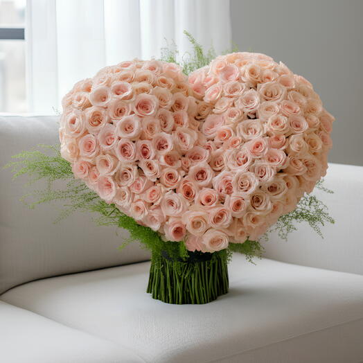 Большое сердце из розовых роз | 101 роза в композиции на подставке | Доставка по Дубаю в тот же день