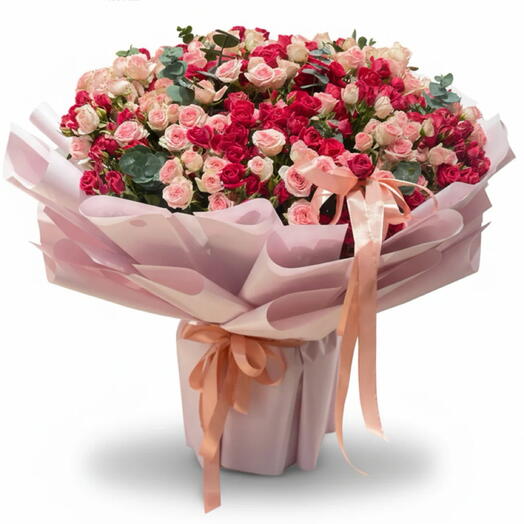 Букет из спрей-роз красного и розового цвета