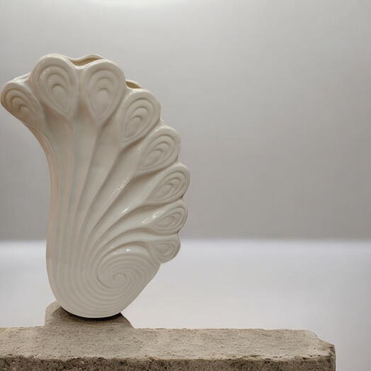 مزهرية أنيقة على شكل صدفة