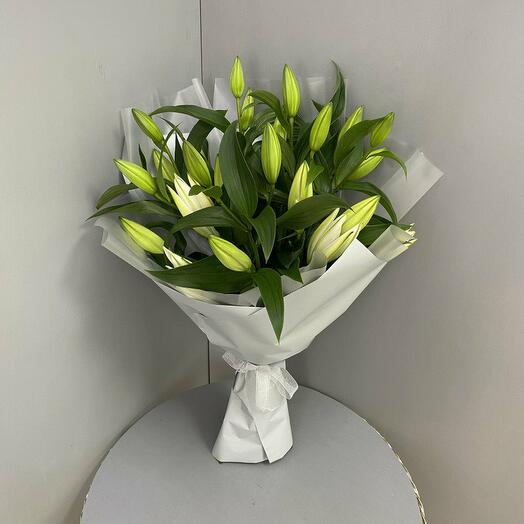 Букет белоснежных лилий