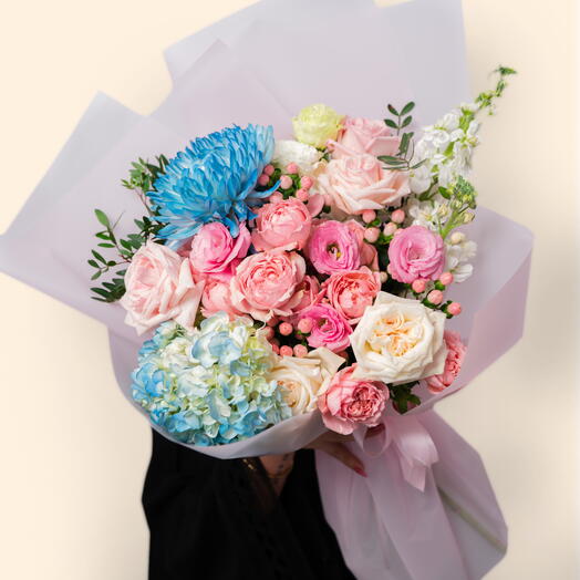 Ramo de flores con caramelos en tonos pastel