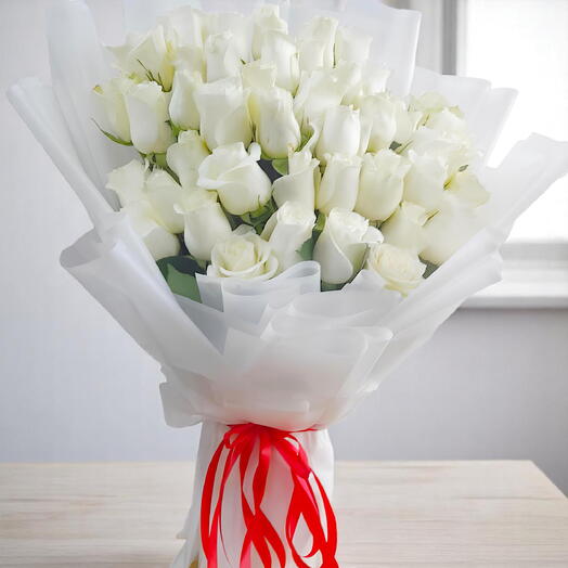 Роскошный букет из 30 белых роз