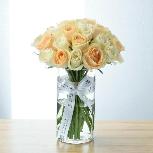 Вазовая композиция Гармония в персиковом и айвори