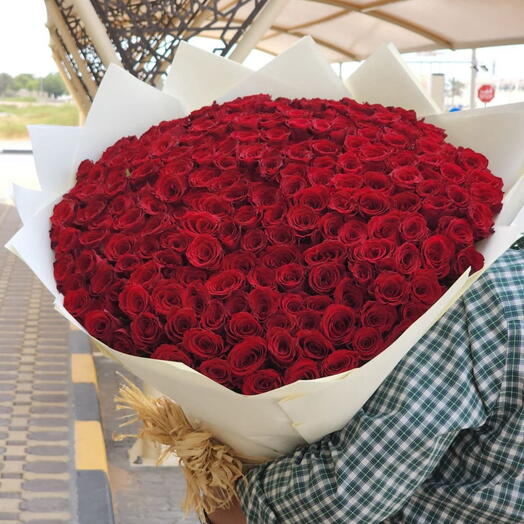 Luxurious 200 Red Roses Premium Bouquet