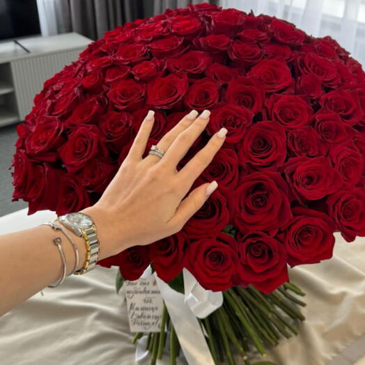Bouquet de 100 roses rouges de luxe sans emballage