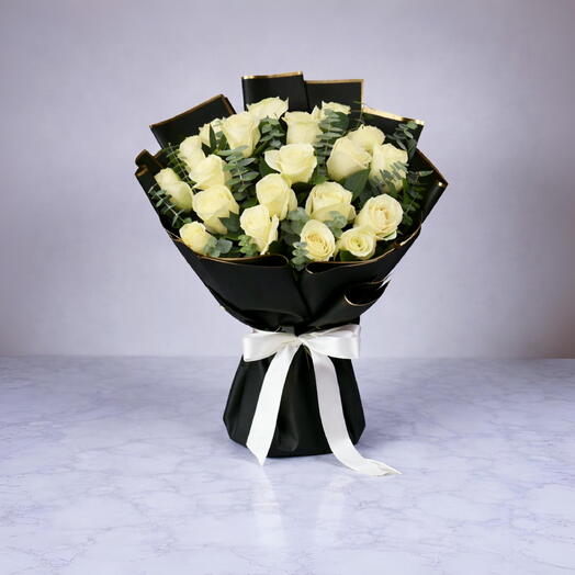 Sunny White Roses Bouquet – 21 Flowers
