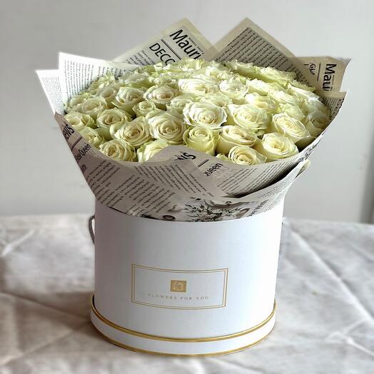 Роскошная коробка с белыми розами – 51 белая роза в подарочной коробке премиум-класса