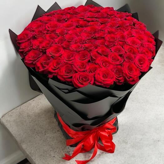 Red roses bouquets