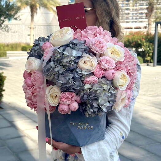 Drama Pink: Xtra Large Box with Hydrangea and Roses