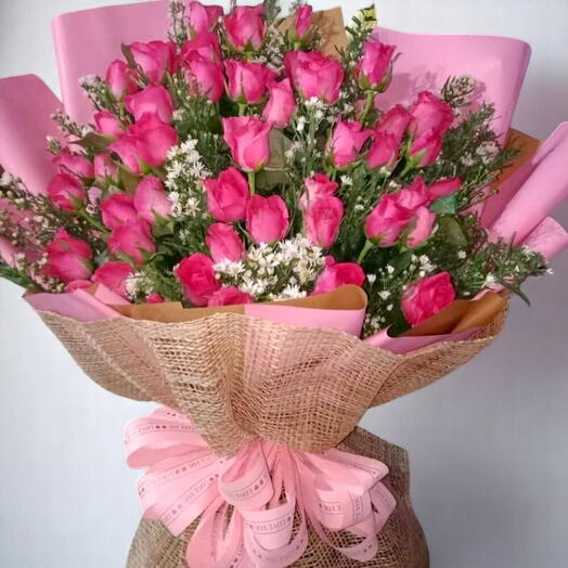 Нежный букет розовых роз