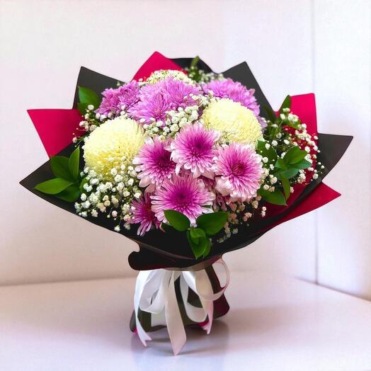 Букет Пурпурный Снег – элегантная композиция из хризантем и гипсофилы